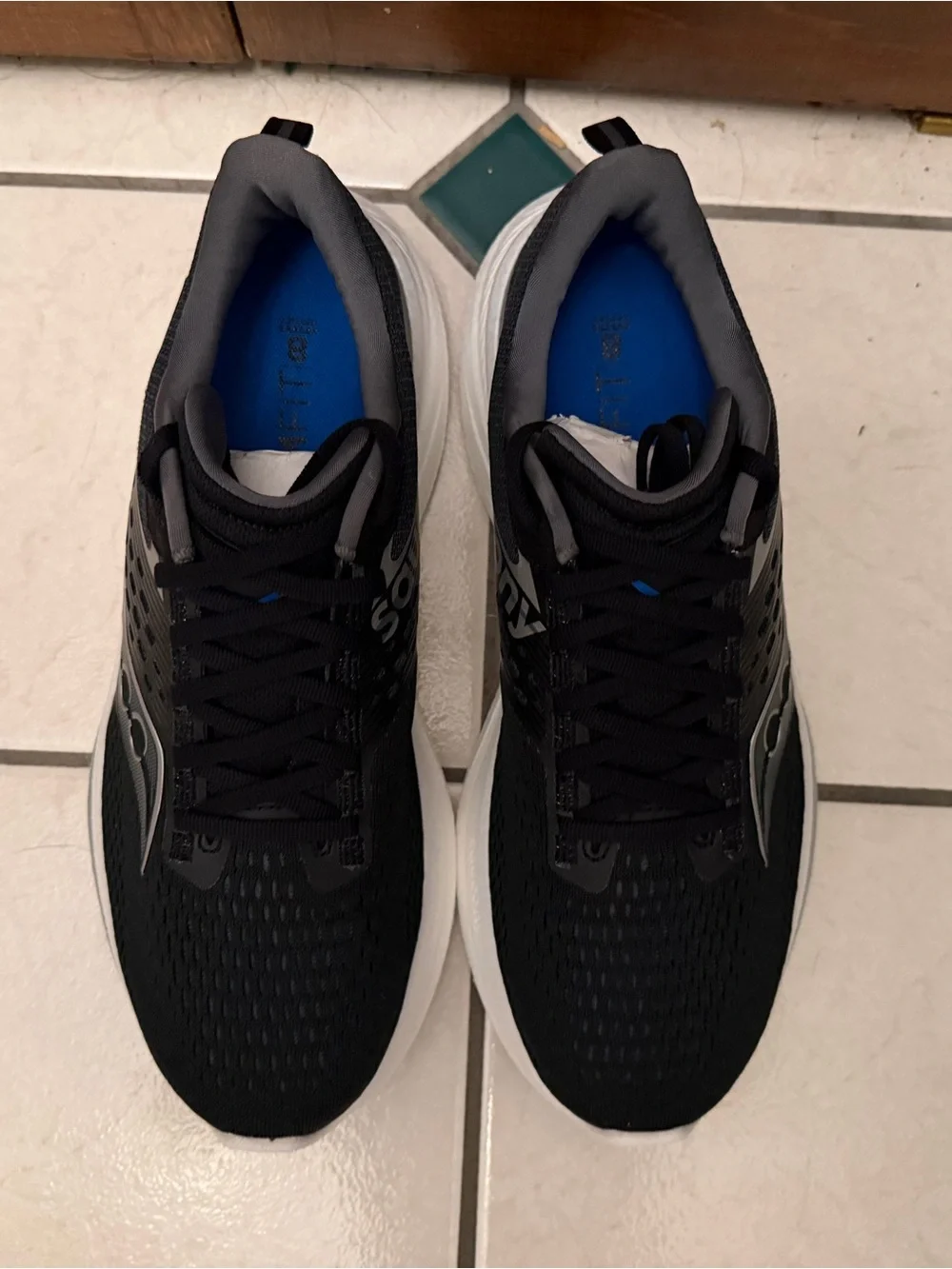NWT (no box) Women’s Saucony Ride 17 Running Shoes, Size 10